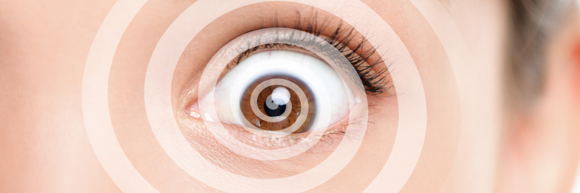 photo d'un œil avec une spirale symbole de l'hypnose